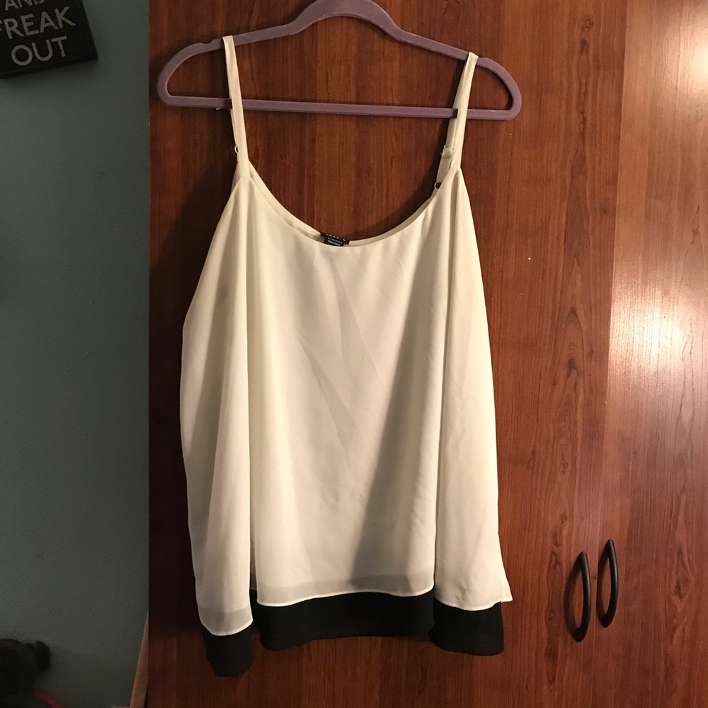 Beautiful chiffon top w/ flyaway back.